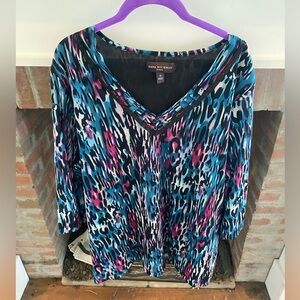 Dana Buchman Watercolor V Neck Plus Size Curvy Fit Blouse size 3X Profes…